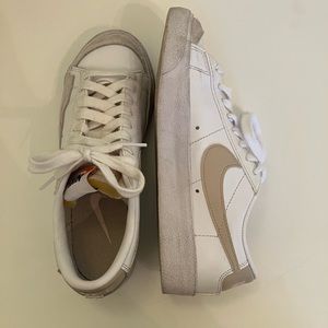 Woman’s Nike blazers low